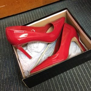 Closed toed point heels